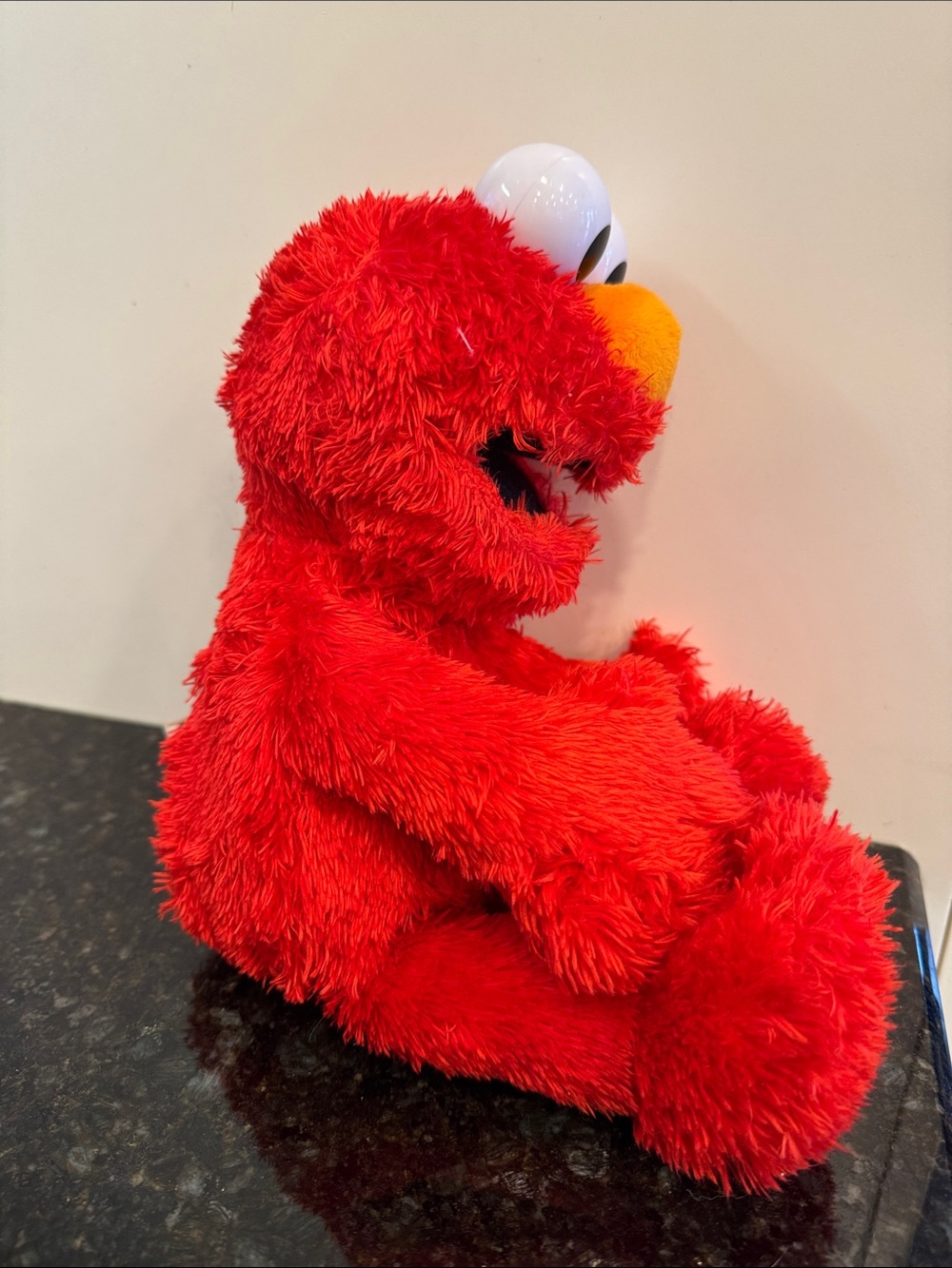 Tickle Me Elmo 2016 C0923 Giggles Shakes Talks Hasbro Sesame Street Plush - Picture 6 of 9